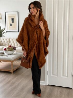 LILY & TAYLOR NEW YORK PARIS  Lux Faux-Fur Poncho Coat in Chestnut Brown